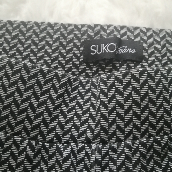 Suko Jeans Stretchy Chevron Print Pants NWOT - Picture 4 of 7
